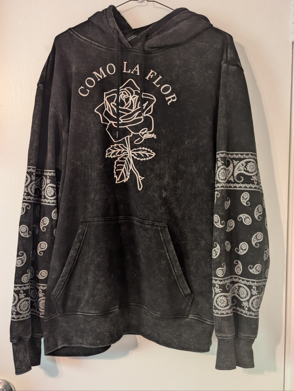 Como La Flor Black Graphic Crewneck Hoodie